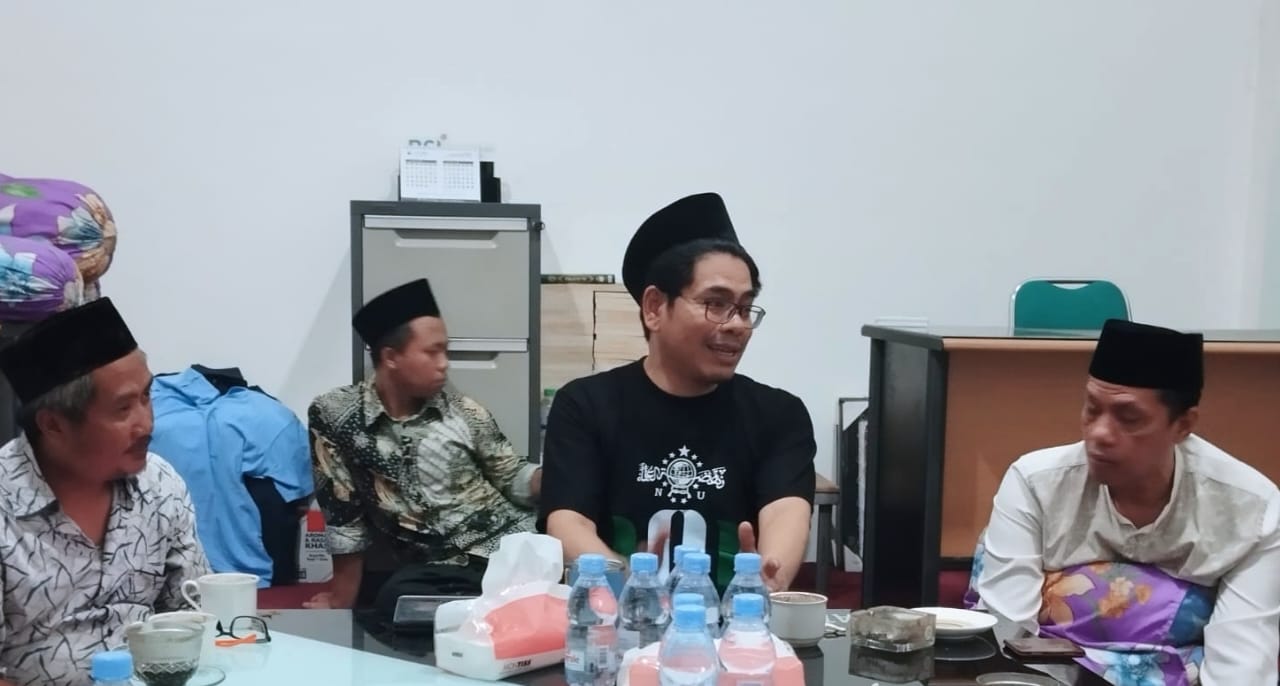 Ketua RMI PWNU Jawa Timur KH. M. Iffatul Lathoif bersama jajaran. Foto: Ist/NUGres