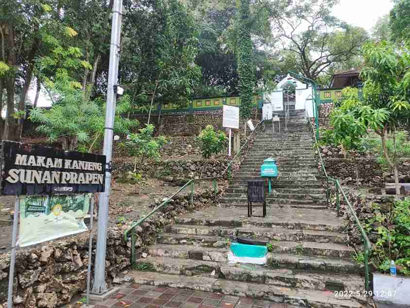 Makam Kanjeng Sunan Prapen, di Desa Klangonan Kecamatan Kebomas, Kabupaten Gresik. Foto: Chidir/NUGres