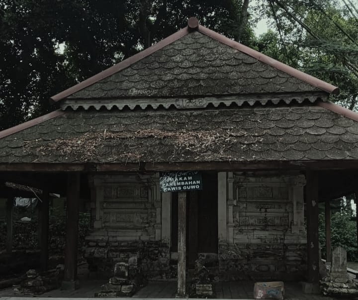 Kompleks makam Panembahan Kawis Guwo. Lokasi makamnya bersebelahan dengan makam sang ayah, yakni Kanjeng Sunan Prapen. Foto: Febrian Kisworo/NUGres