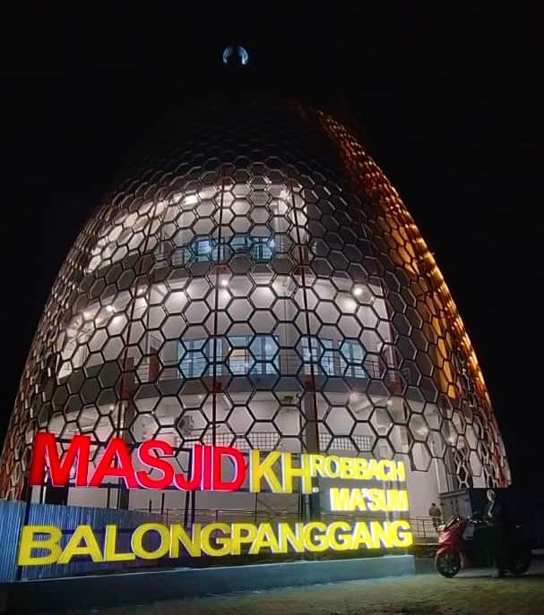 Foto Masjid KH Robbach Ma'sum Balongpanggang, Gresik. Foto: Samsul Arif/NUGres