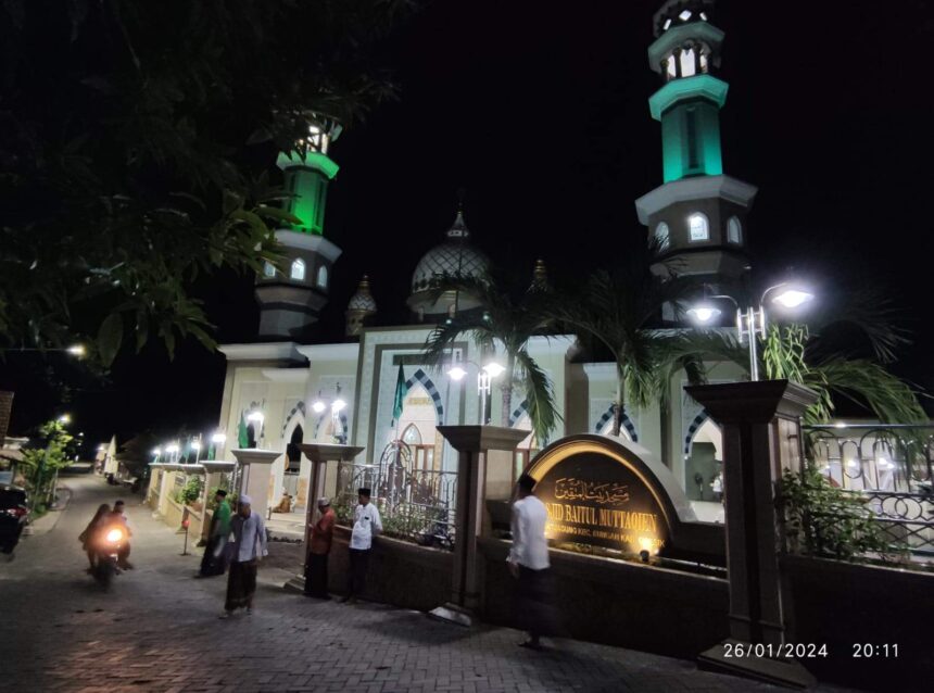Masjid tertua dalam sejarah "Pulo Mengare". Saat ini Mengare sendiri masuk dalam wilayah administrasi pemerintah Kecamatan Bungah Kabupaten Gresik, dan terdapat tiga desa dalam wilayah tersebut. Foto: NUGres