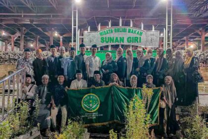 Nyarkub dan Teladani Akar Sejarah, PC IPNU IPPNU Gresik Ziarah ke Makam Kanjeng Sunan Giri, Ahad (17/3/2024). Foto: dok PC IPNU IPPNU Gresik/NUGres