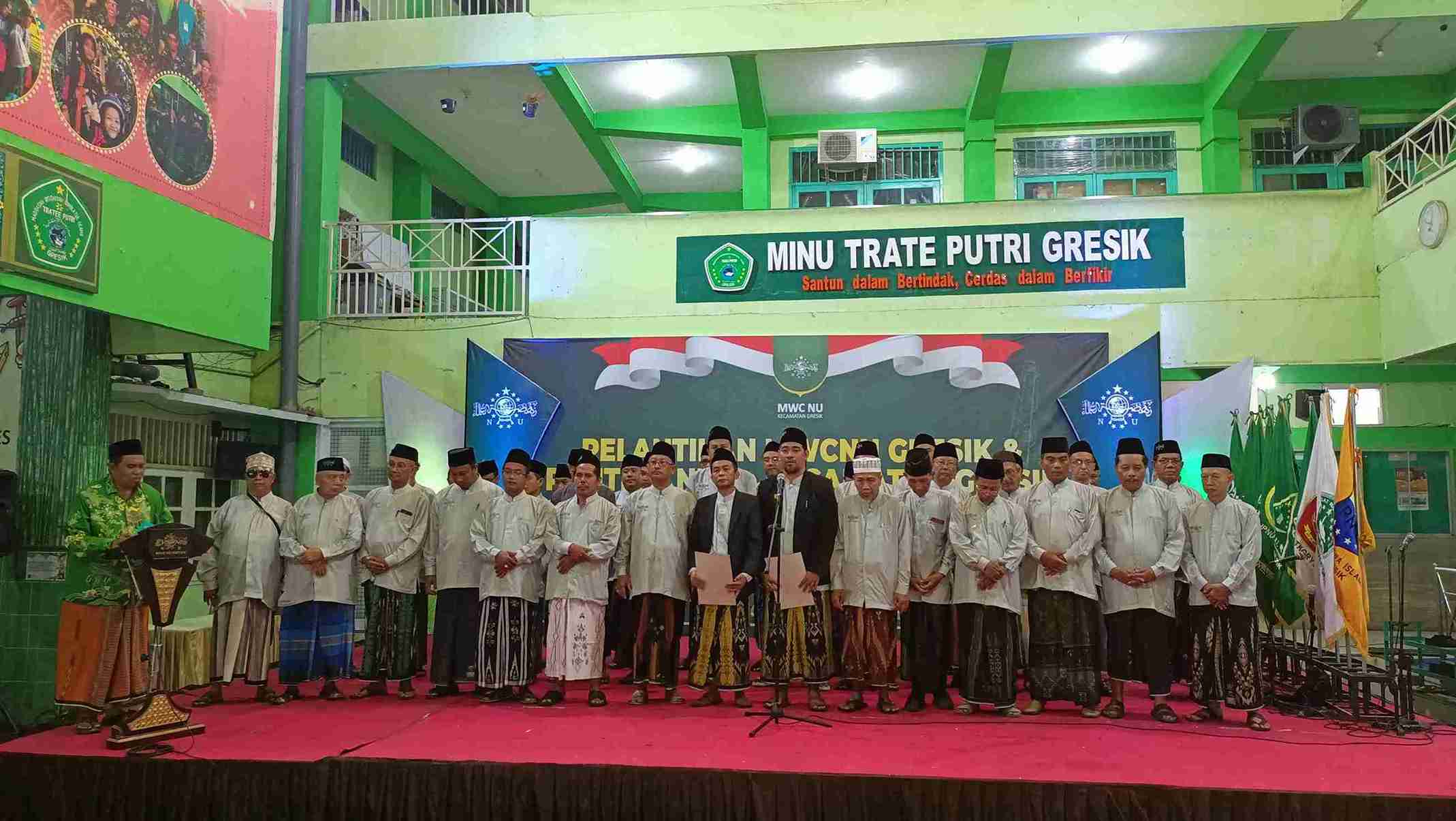 Ketua PCNU Gresik Drs KH Mulyadi MM, saat melantik jajaran Majelis Wakil Cabang Nahdlatul Ulama Gresik (MWCNU Gresik) masa khidmat 2023 - 2028, Sabtu (2/3/2024). Foto: dok MWCNU Gresik/NUGres