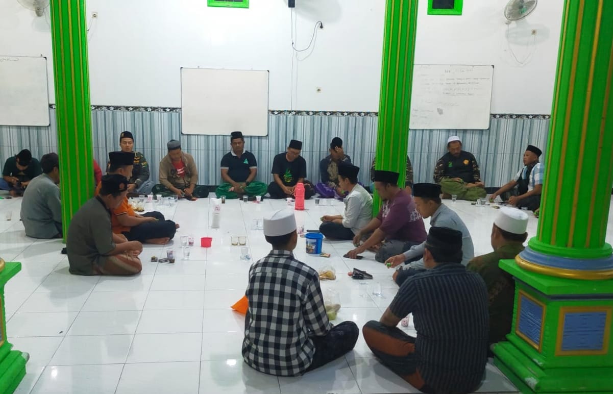 Pembacaan 100 ribu shalawat Jibril dilakukan oleh Panitia Pembangunan Gedung MWCNU Balongpanggang, Selasa (5/3/2024) malam. Foto: dok PPG MWCNU Balongpanggang/NUGres