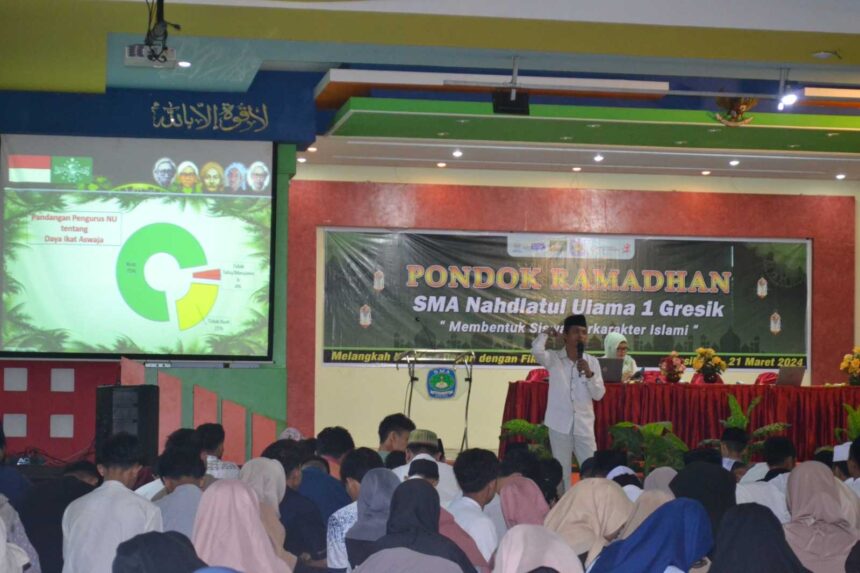 Sebelum jadi alumnus, siswa SMANU 1 Gresik kelas akhir mendapat pemantapan Aswaja NU, yang dikemas dalam progam Pondok Ramadhan 14 - 15 Maret 2024, kemarin. Foto: dok SMANU 1 Gresik/NUGres