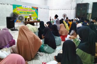 Ramadhan Camp SDIT Al Ibrohimi Manyar Gresik mengenalkan siswa suasana pembelajaran layaknya di pondok pesantren. Foto: dok SDIT Al Ibrohimi Manyar/NUGres