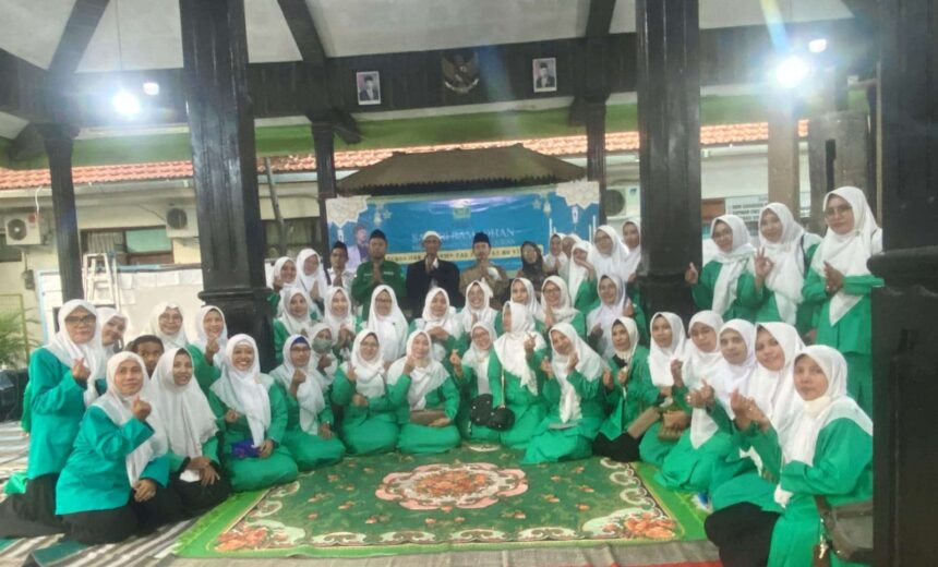 Safari Ramadhan dan peringati Nuzulul Qur'an 1445 Hijriah, Pimpinan Anak Cabang (PAC) Fatayat NU Kebomas mengusung semangat 'Less Waste Event' di Kabupaten Gresik. Foto: dok PAC Fatayat NU Kebomas/NUGres