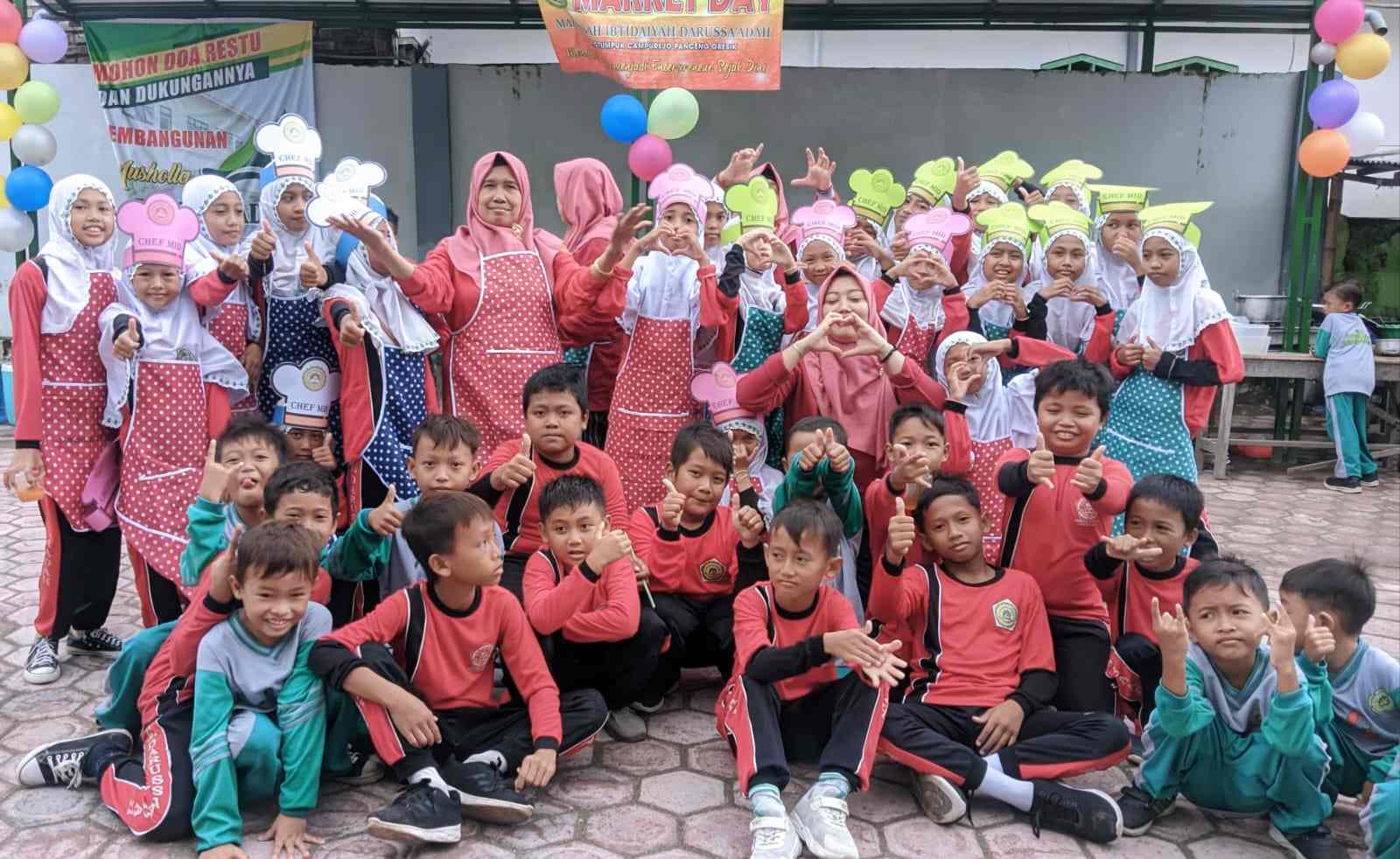 SAMBUT RAMADAN. MI Darussa'adah Karangtumpuk Campurejo Panceng Gresik gelar Market Day, Sabtu (9/3/2024) pagi. Foto: dok MI Darussa'adah Karangtumpuk/NUGres