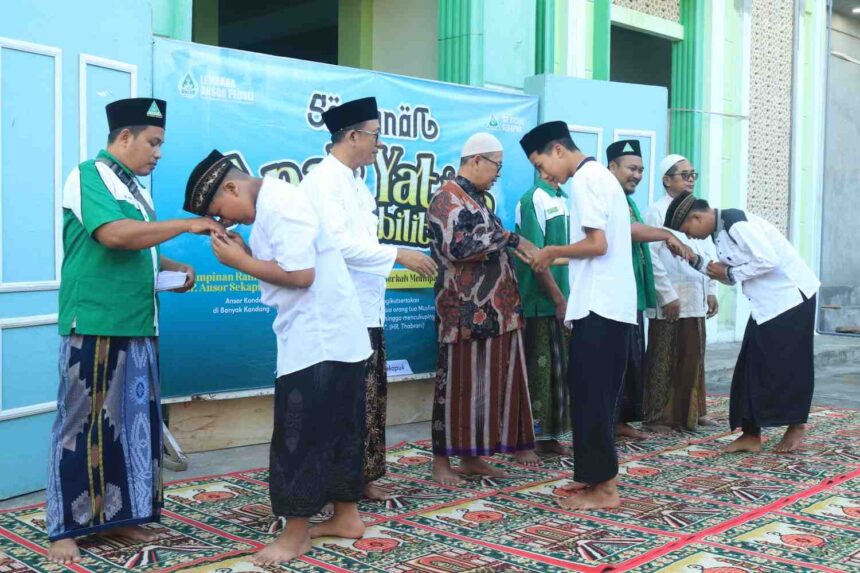 Santunan Anak Yatim dan Disabilitas digelar Pimpinan Ranting GP Ansor Sekapuk, Ujungpangkah Gresik, Sabtu (30/3/2024). Foto: dok PR GP Ansor Sekapuk/NUGres