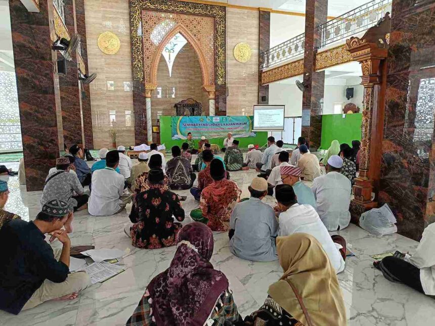 KOLABORATIF. Pengurus Cabang Lembaga Takmir NU dan Lembaga Bahtsul Masail menggelar Seminar Kemasjidan dan Kajian Hukum, Sabtu (23/3/2024). Foto: dok PC LTMNU Gresik/NUGres