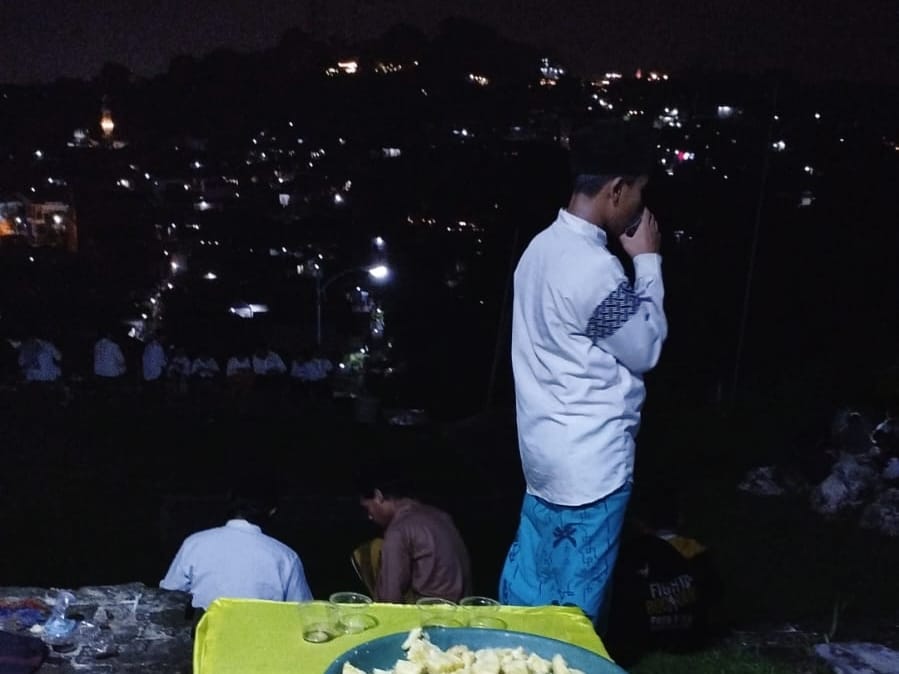 TOP VIEW. Suasana malam hari di kompleks makam Raden Supeno putra Sunan Giri. Foto: ist/NUGres