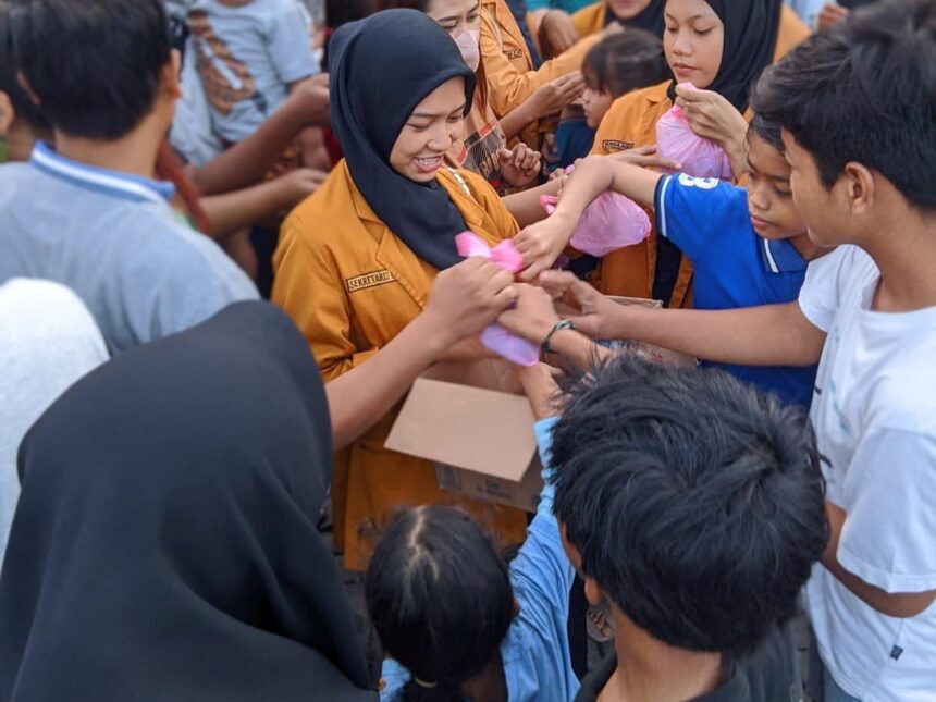 LUDES-DES. Pelajar NU dan Muhammadiyah Menganti Gresik Kompak Bikin Takjil 'War'. Foto: dok PAC IPNU IPPNU Menganti/NUGres