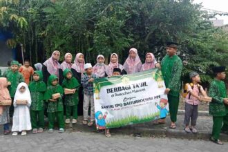 Santri TPQ Baiturrochim PPS Gresik diajak mensyukuri nikmat, peduli dan menanamkan nilai kedermawanan. Foto: dok TPQ Baiturrochim PPS Gresik/NUGres