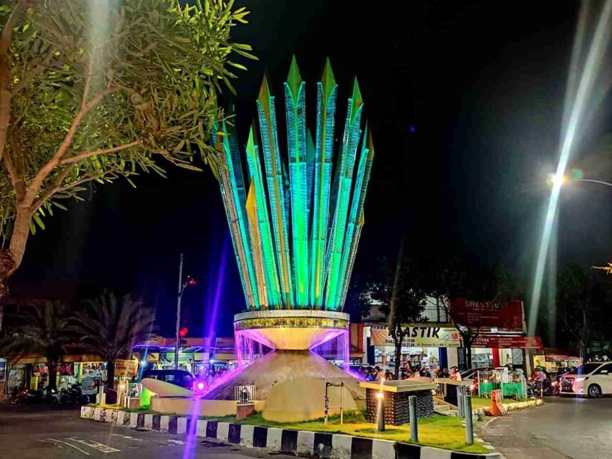 Tugu Lontar Kebomas, Kabupaten Gresik. Foto: Chidir/NUGres