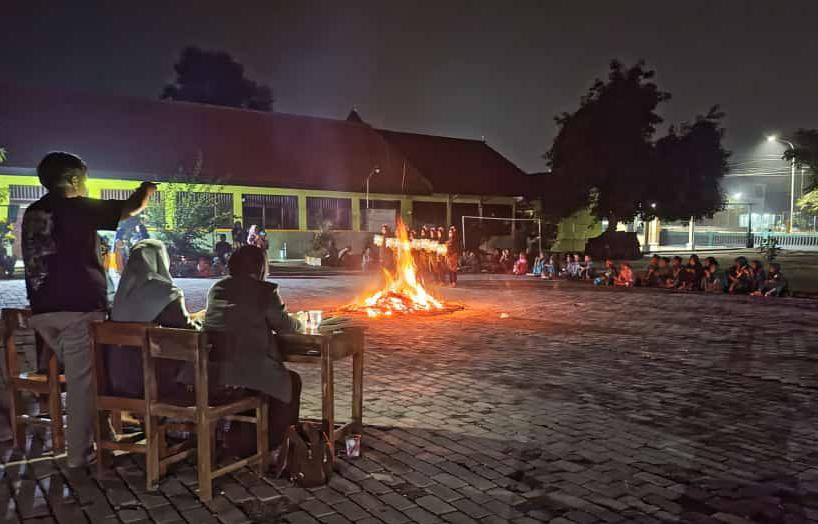 Anggota IPNU IPPNU Ranting dan murid TPQ Kepuhklagen Wringinanom Gresik menggelar Kemah Santri pada 30 - 31 Maret 2024, kemarin. Foto: dok PR IPNU IPPNU Kepuhklagen/NUGres