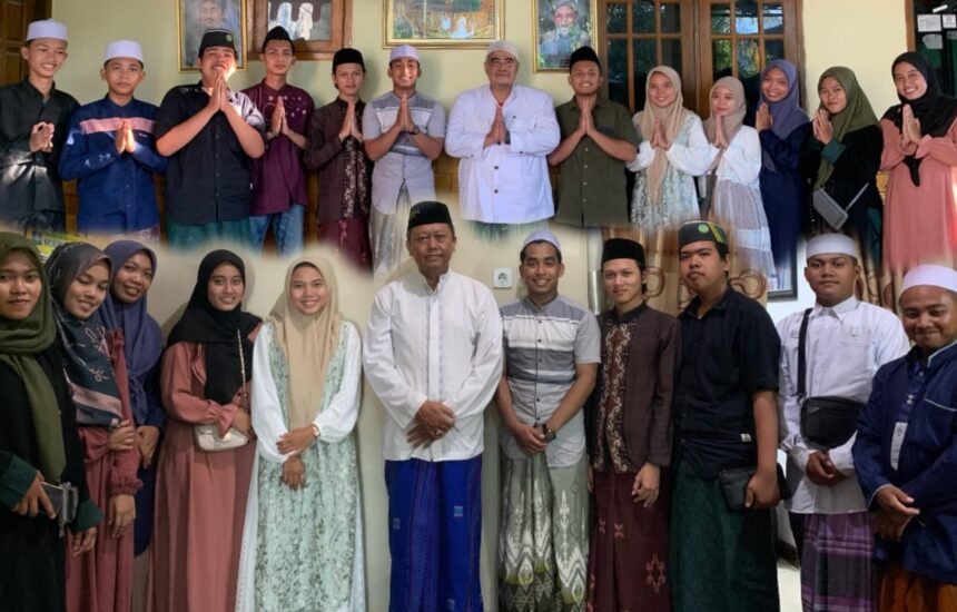 Anjangsana Idulfitri 1445 H/2024 PAC IPNU IPPNU Balongpanggang Gresik ke tokoh NU. Foto: dok PAC IPNU IPPNU Balongpanggang/NUGres