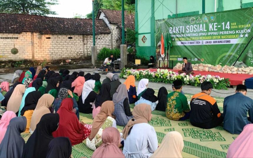 Mengisi bulan Ramadhan 1445 Hijriah, Pimpinan Ranting (PR) IPNU IPPNU Pereng Kulon Bungah Gresik, menggelar bakti sosial santunan anak yatim dan fakir miskin, Ahad (31/3/2024). Foto: dok PR IPNU IPPNU Pereng Kulon/NUGres