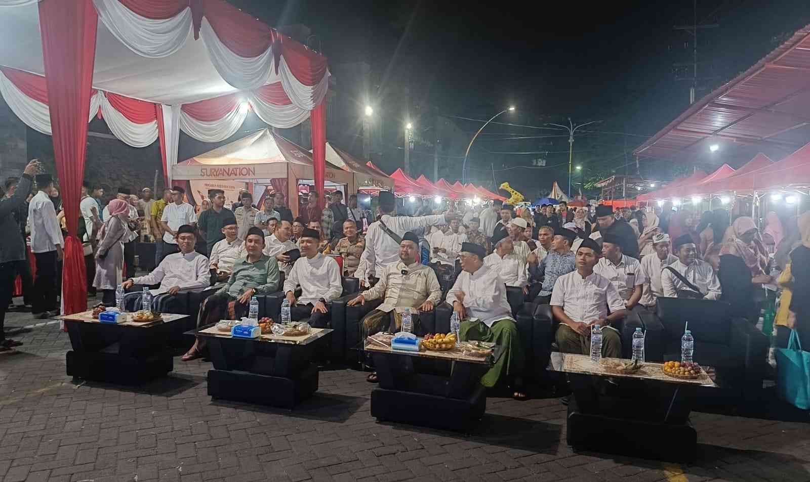 Bupati Gresik menghadiri gelaran Tradisi Malam Selawe Ramadhan 1445 H. Foto: Luthfi Ansori/NUGres