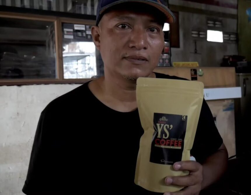 Cak Mat dan produk kopi deplok warung kopi Yasak, Bungah. Foto: ist/NUGres