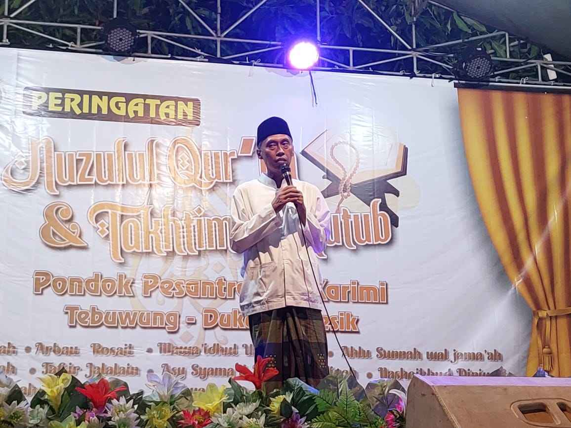 Pengasuh Pondok Pesantren Al Karimi Tebuwung.KH Abdul Muhshi saat menyampaikan pesan-pesan kepada para santri selama liburan di rumahnya masing-masing. Foto: dok Ponpes Al Karimi/NUGres