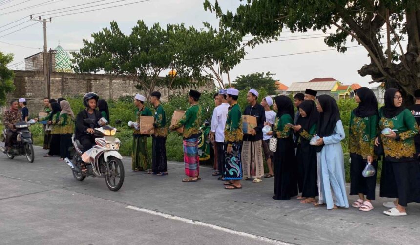 Kegiatan sosial pengurus dan anggota Pimpinan Ranting (PR) IPNU IPPNU Tanggulrejo, Manyar Gresik, Sabtu (6/4/2024) sore. Foto: dok PR IPNU IPPNU Tanggulrejo/NUGres