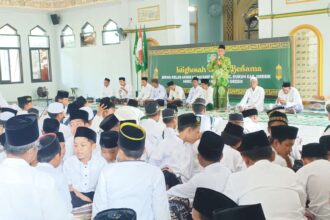 Peserta didik madrasah ibtidaiyah kelas akhir dari sejumlah lembaga pendidikan se-Kecamatan Dukun mengikuti kegiatan istighosah dan doa bersama yang digelar LP Ma'arif MWCNU Dukun. Foto: Syafik Hoo/NUGres