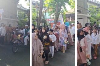 Semarakkan Haul ke-557 Nyai Ageng Pinatih, anak-anak dari TPQ dan perwakilan RT di Kelurahan Kebungson Kecamatan Gresik Kabupaten Gresik mengikuti Kirab Budaya, Kamis (18/4/2024). Foto: ist/NUGres