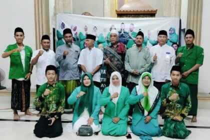 Berkah Ramadhan 1445 H, Badan otonom Nahdlatul Ulama (Banom NU) Ranting NU Kedung Sekar Benjeng Gresik, menggelar kegiatan berbagi bersama anak yatim dan buka bersama, Selasa (2/4/2024). Foto: dok PRNU Kedung Sekar/NUGres