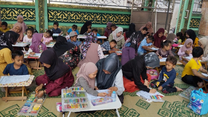 Lomba Mewaranai Sanggring bagi anak-anak didampingi orang tua, mengusung tema Sanggring. Foto: dok Panitia Fesban/NUGres