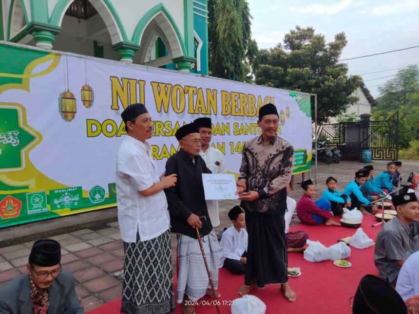 Penyerahan santunan diserahkan kepada sejumlah kelompok rentan dan yang kurang mampu. Foto: dok PRNU Wotan