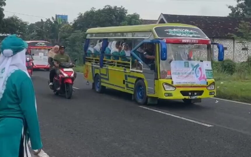 Ratusan kader Fatayat NU Dukun memperingati dengan meriah Harlah ke-74 Fatayat NU, Rabu (24/4/2024). Foto: dok PAC Fatayat NU Dukun/NUGres