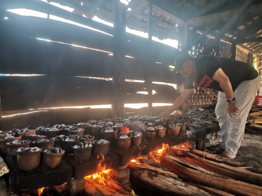 'Jukok Pendheng Bhebian', Ikan Pindang Bawean. Diolah secara tradisional oleh sebagain besar warga nelayan di Dusun Dedawang, Desa Telukjatidawang, Kecamatan Tambak, Pulau Bawean Kabupaten Gresik. Foto: Miftahul Faiz/NUGres