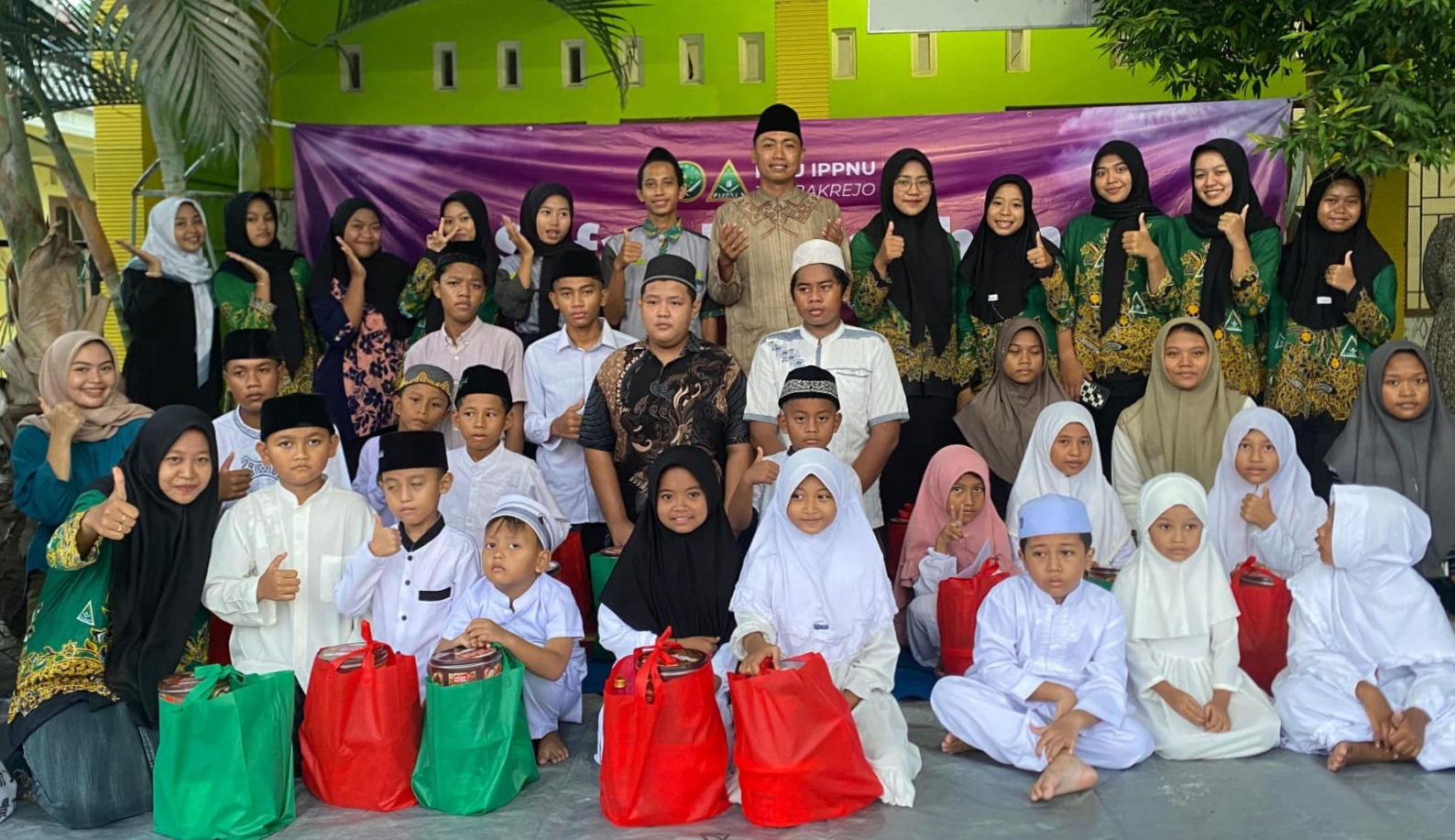 Langkah kecil PR IPNU IPPNU Tambakrejo Duduksampeyan membantu yang membutuhkan, khususnya anak yatim piatu dan dhuafa di lingkungan desa. Foto: dok PR IPNU IPPNU Tambakrejo/NUGres