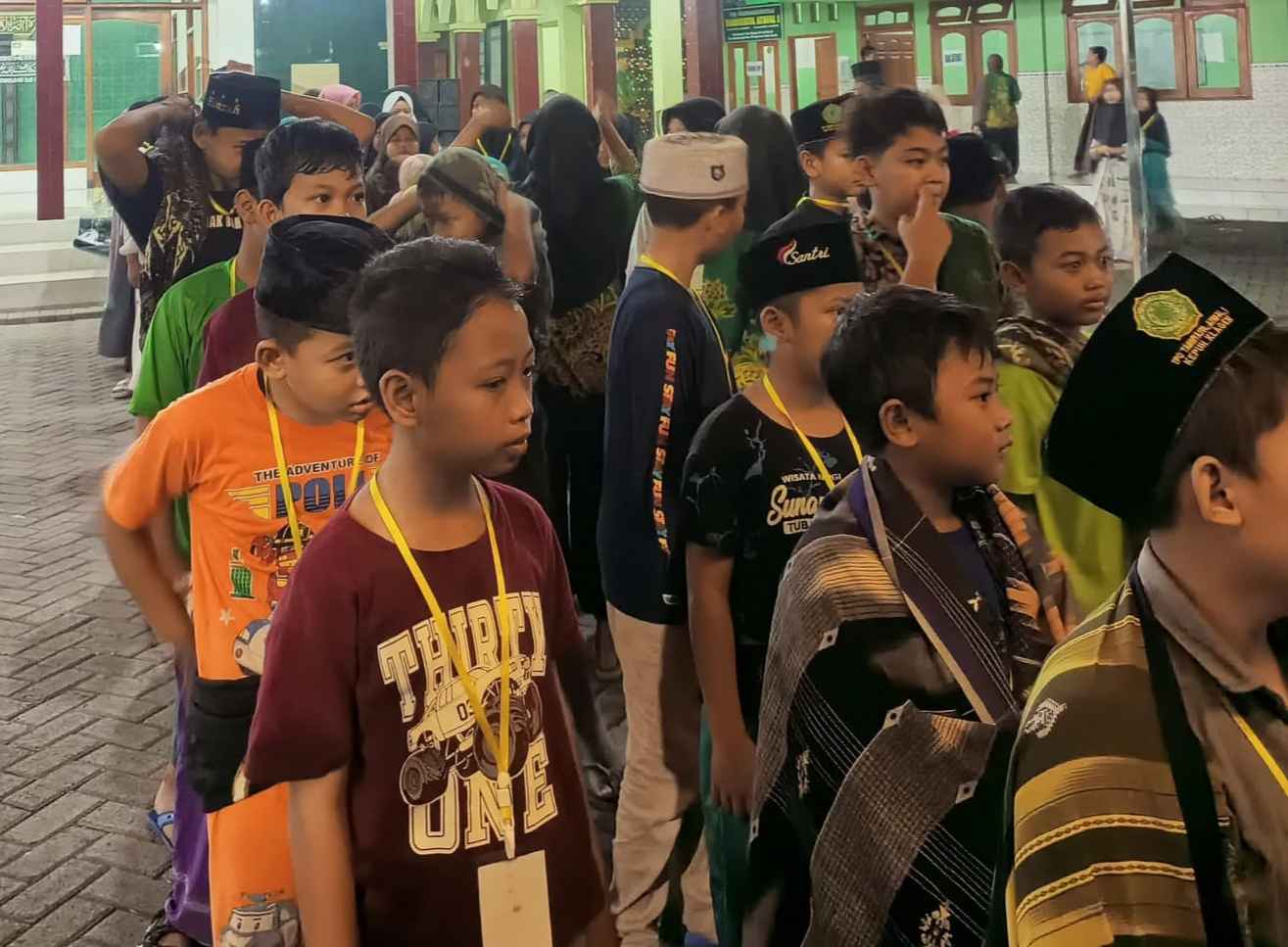 Peserta Kemah Santri bersiap melaksanakan Sahur on The Road. Foto: dok PR IPNU IPPNU Kepuhklagen/NUGres