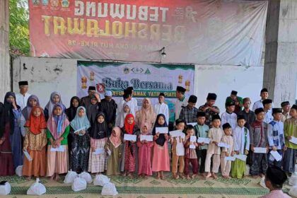 Lazisnu Ranting NU Tebuwung berkolaborasi dengan Pimpinan Ranting GP Ansor Tebuwung serta Pemerintah Desa menggelar santunan yatim, Rabu (3/4/2024) sore. Foto: Syafik Hoo/NUGres