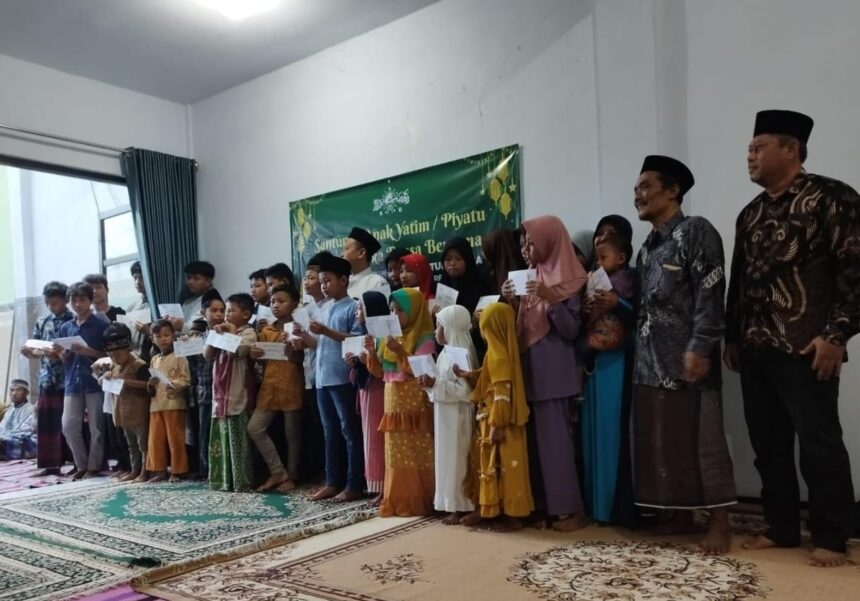 Pengurus Ranting Nahdlatul Ulama (PRNU) Sambogunung Dukun Gresik menggelar Santunan Yatim Perdana, Selasa (2/4/2024). Foto: dok PRNU Sambogunung/NUGres