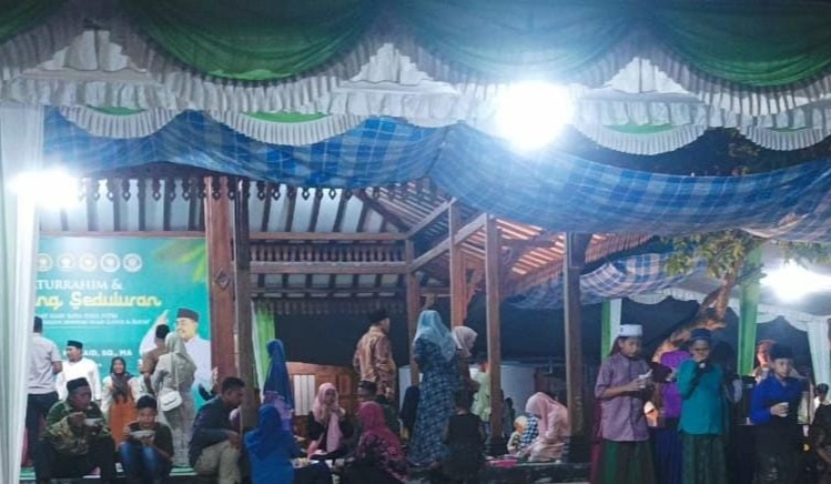 Suasana Halal Bihalal di Pondok Pesantren Modern Sunanul Muhtadin Kertosono Sidayu Gresik, Sabtu (13/4/2024). Foto: Akhmad Yaslim/NUGres