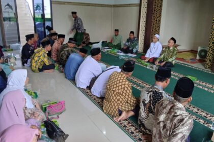 Kelompok Bimbingan Haji dan Umroh (KBIHU) Annahdlah MWCNU Dukun menggelar Bimtek (Bimbingan Teknis), jelang keberangkatan puluhan Calon Jamaah Haji, Jumat (24/5/2024) pagi. Foto: Syafik Hoo/NUGres