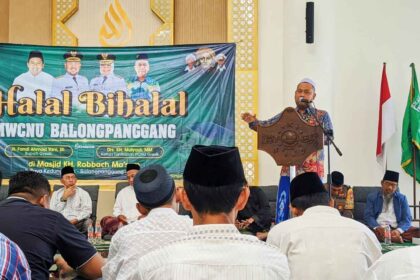 Bupati Gresik H Fandi Akhmad Yani (Gus Yani) saat hadir dan memberikan sambutan pada acara Halal Bihalal MWCNU Balongpanggang di Masjid KH Robbach Ma'sum, Ahad (5/5/2024). Foto: Samsul Arif/NUGres