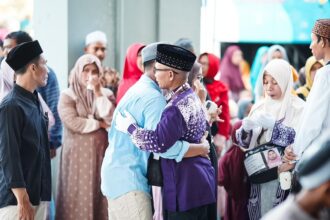 Suasana pelepasan dan pemberangkatan CJH KBIHU MWCNU Bungah di Universitas Qomaruddin (UQ Gresik), Rabu (29/05/2024). Foto: dok LTN MWCNU Bungah/NUGres