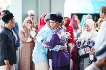 Suasana pelepasan dan pemberangkatan CJH KBIHU MWCNU Bungah di Universitas Qomaruddin (UQ Gresik), Rabu (29/05/2024). Foto: dok LTN MWCNU Bungah/NUGres