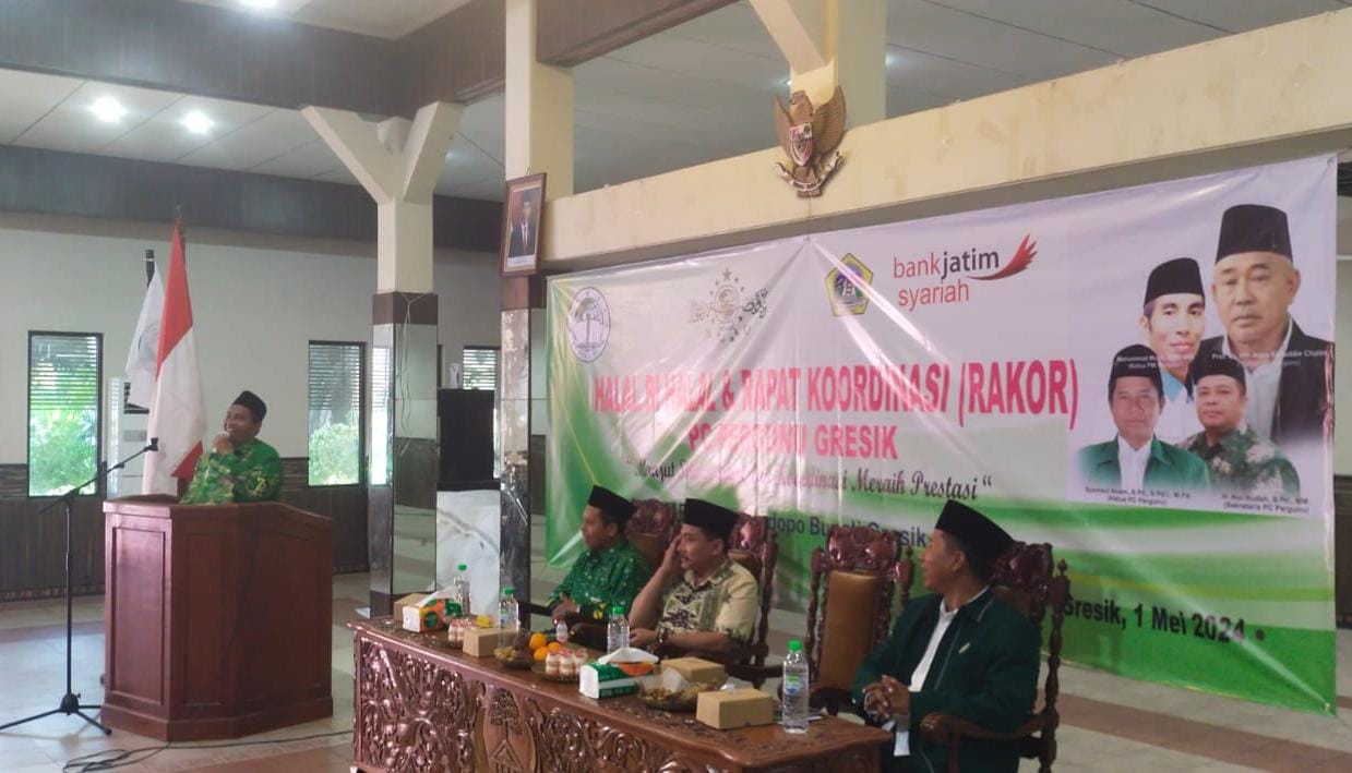 Ketua PCNU Gresik KH Mulyadi saat memberikan sambutan kegiatan Halal Bihalal dan Rakor PC Pergunu Gresik. Foto: dok PC Pergunu Gresik