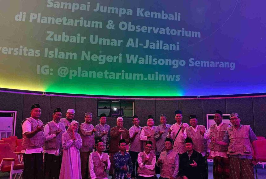 Lembaga Falakiyah PCNU Gresik (LFNU Gresik) melakukan kunjungan ke Planetarium KH. Zubair Umar Al Jailani UIN Walisongo Semarang. Foto: dok LFNU Gresik/NUGres
