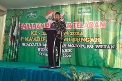 Ketua MWCNU Bungah KH Muhammad Alauddin, saat memberikan sambutan gelaran Pemilihan Pelajar Teladan LP Ma'arif MWCNU Bungah, Senin (20/5/2024). Foto: Azharur Rofiqi/NUGres