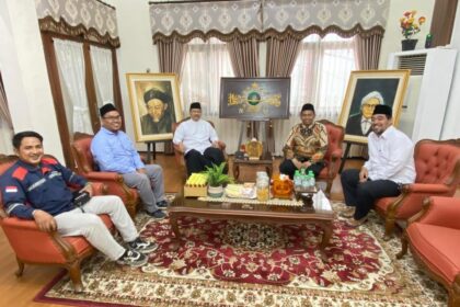 Ketua PCNU Gresik KH Mulyadi bersama Panitia Haul Muassis NU, sowan ke Sekjen PBNU H Saifullah Yusuf, Rabu (22/5/2024). Foto: dok LTN PCNU Gresik/NUGres