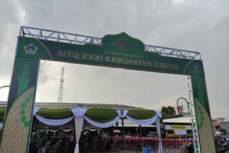 Panggung utama, lokasi pembukaan MTQ XXXI Kabupaten Gresik di Lapangan Gembus, Desa Bungah, Kecamatan Bungah Gresik, Jumat (10/5/2024) sore. Foto: Chidir/NUGres