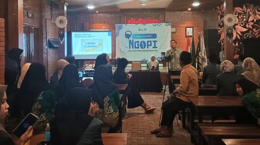 Kegiatan "Ngolah Pikir" (NGOPI) Pimpinan Anak Cabang (PAC) IPNU IPPNU Duduksampeyan dorong semangat berkarir sambil berorganisasi, Kamis (23/5/2024). Foto: dok PAC IPNU IPPNU Duduksampeyan/NUGres
