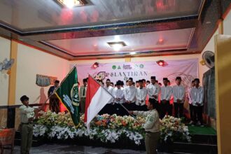 Prosesi pelantikan kepengurusan Pimpinan Anak Cabang (PAC) IPNU IPPNU Sidayu masa khidmat 2023 - 2025. Foto: dok PAC IPNU IPPNU Sidayu/NUGres