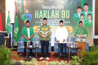 Kiri-kanan: Ketua PC GP Ansor Gresik Abdul Rokhim, Wakil Ketua MPR RI Dr H Jazilul Fawaid, Dewan Pembina PC GP Ansor Gresik KH Chusnan Ali, dan Ketua PCNU Gresik KH Mulyadi. Foto: dok PC GP Ansor Gresik/NUGres