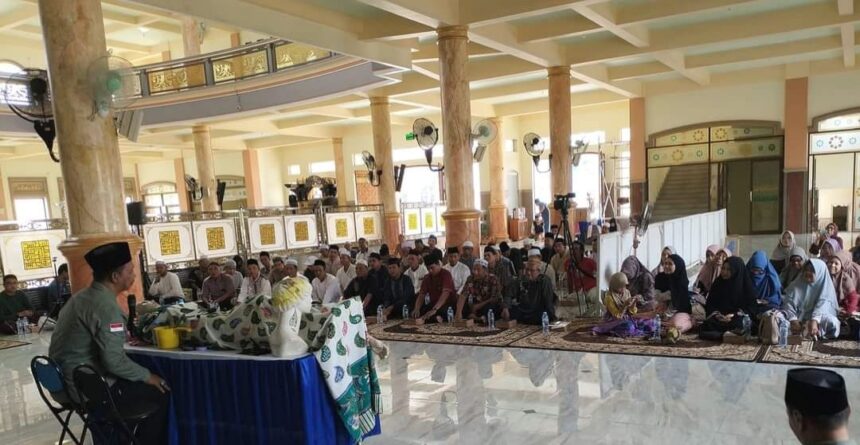Kolaborasi Takmir Masjid Jami' Al Kautsar Indro dengan LTMNU Gresik Gelar Pelatihan Perawatan Jenazah, Ahad (5/5/2024). Foto: dok PC LTMNU Gresik/NUGres